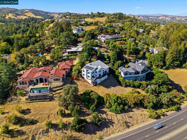 20 Surmont Ct, Lafayette, CA 94549
