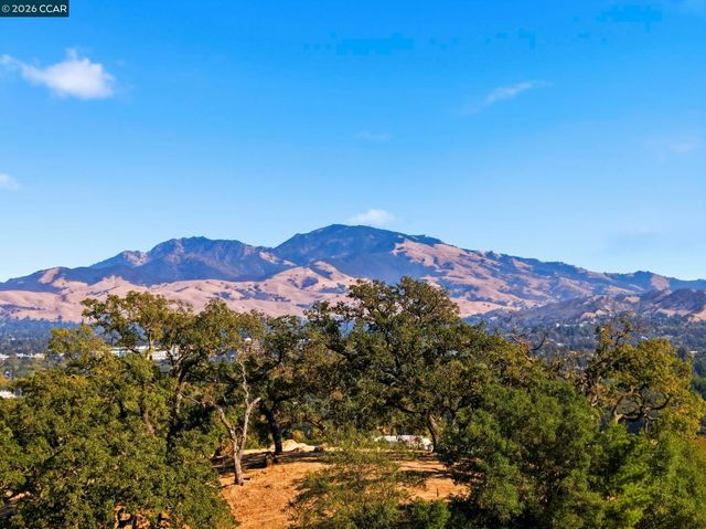 20 Surmont Ct, Lafayette, CA 94549