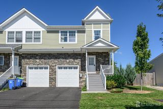 112 Valerie Drive, Manville, NJ 08835