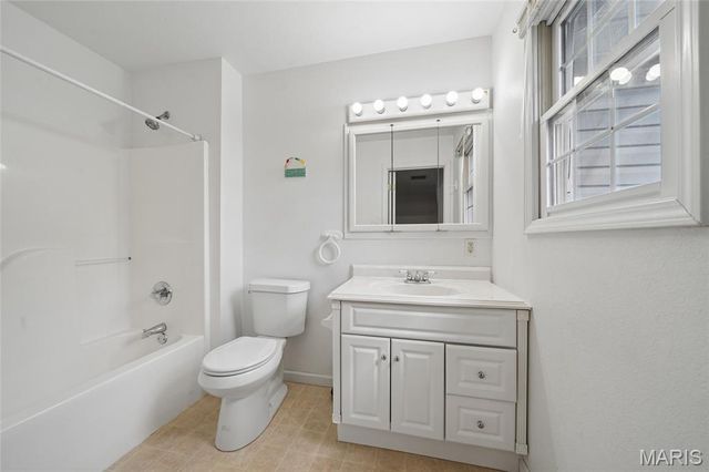 101 W Lakeview Drive, De Soto, MO 63020