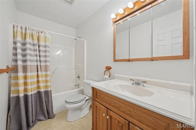101 W Lakeview Drive, De Soto, MO 63020