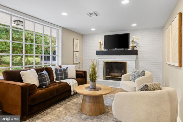 1049 HOLLYTREE RD, Abington, PA 19001