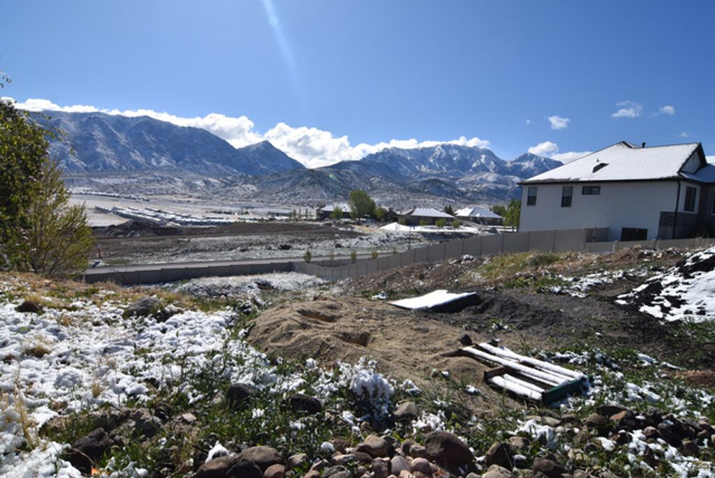 Image 2 of property listing at 1105 Valley View Dr Unit 132, Santaquin, UT 84655