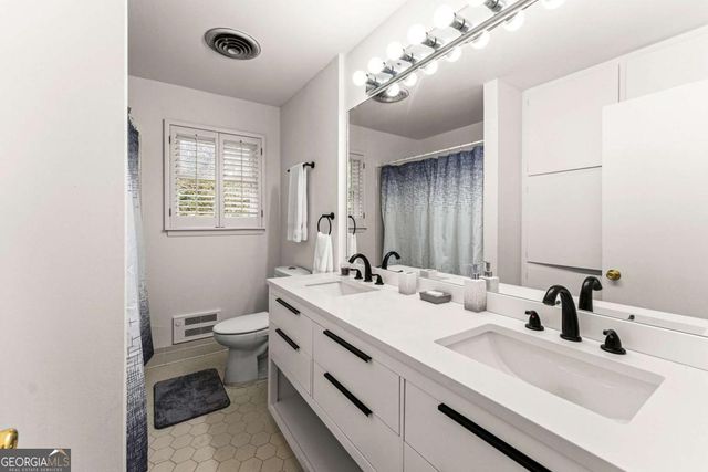 1002 Dixon Drive, Gainesville, GA 30501