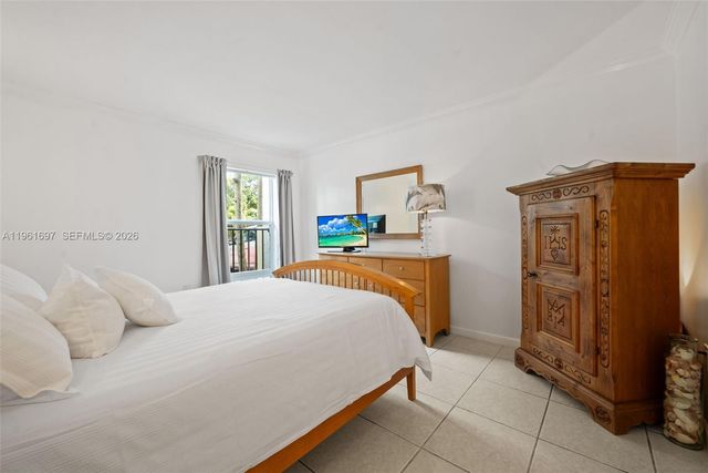 6886 N Kendall Dr D102, Pinecrest, FL 33156