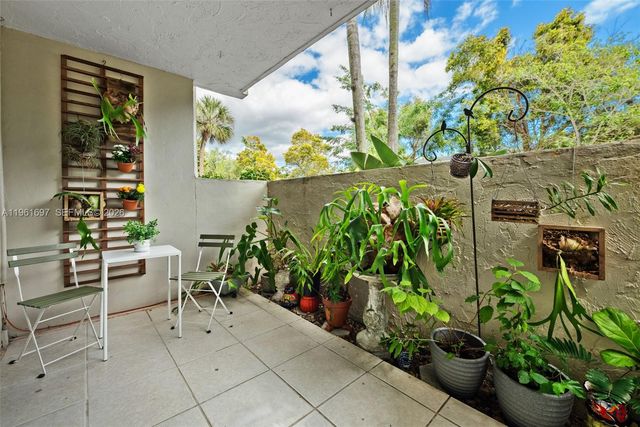 6886 N Kendall Dr D102, Pinecrest, FL 33156