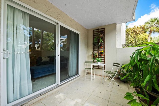 6886 N Kendall Dr D102, Pinecrest, FL 33156