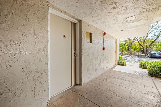 6886 N Kendall Dr D102, Pinecrest, FL 33156