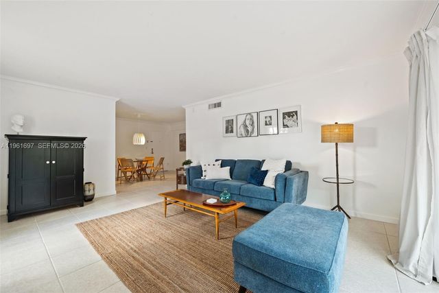 6886 N Kendall Dr D102, Pinecrest, FL 33156