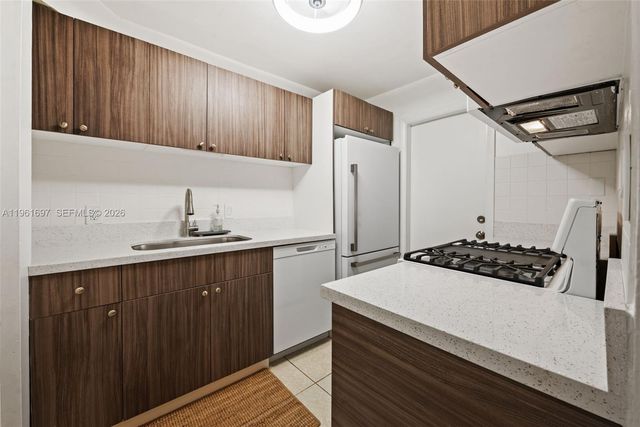 6886 N Kendall Dr D102, Pinecrest, FL 33156