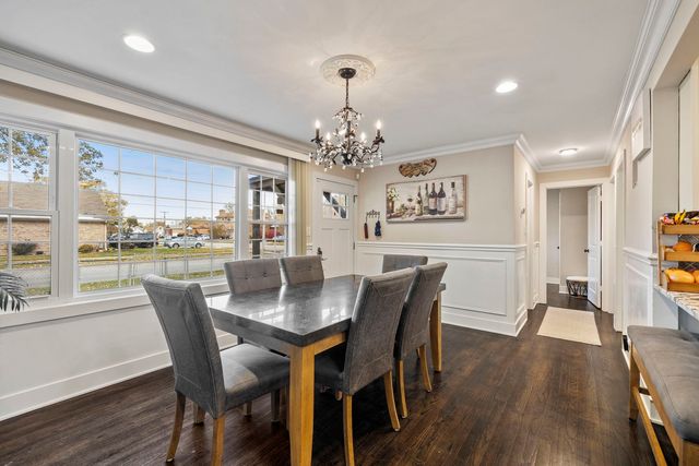 8602 S Oak Park Avenue, Burbank, IL 60459