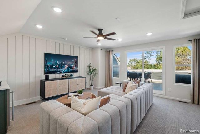 42814 Atwood Avenue, Novi, MI 48375