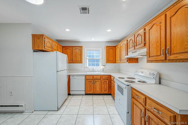 259 Edinburgh Drive, Ridge, NY 11961