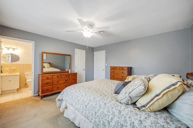 259 Edinburgh Drive, Ridge, NY 11961