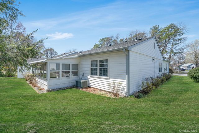 259 Edinburgh Drive, Ridge, NY 11961