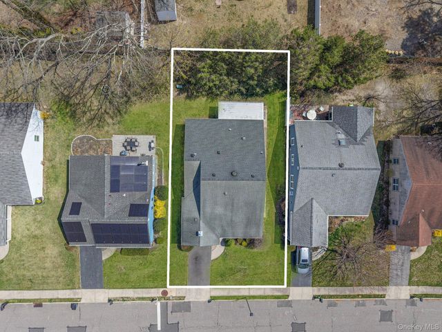 259 Edinburgh Drive, Ridge, NY 11961