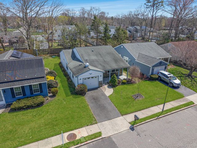 259 Edinburgh Drive, Ridge, NY 11961