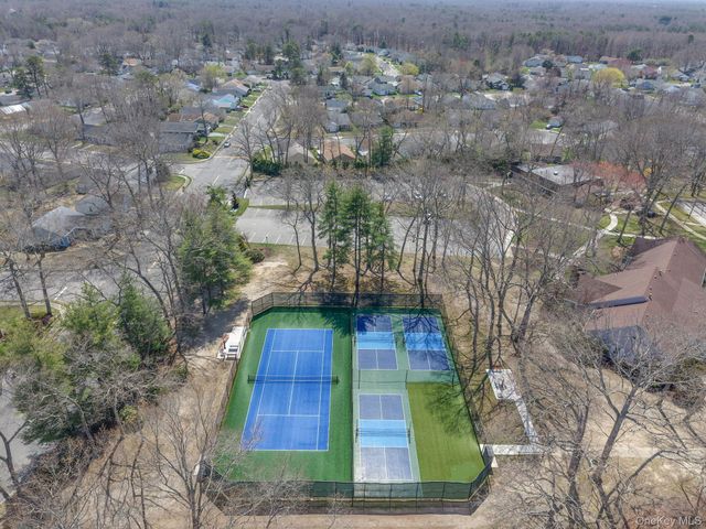 259 Edinburgh Drive, Ridge, NY 11961