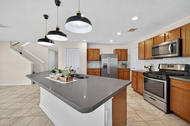 2610 Cabin Cove Lane, Houston, TX 77038