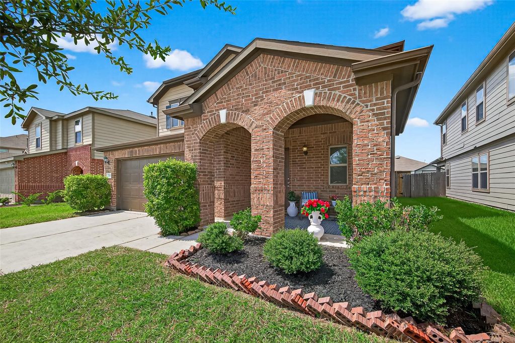 2610 Cabin Cove Lane, Houston, TX 77038