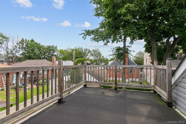 8015 Little Neck Parkway, Glen Oaks, NY 11004