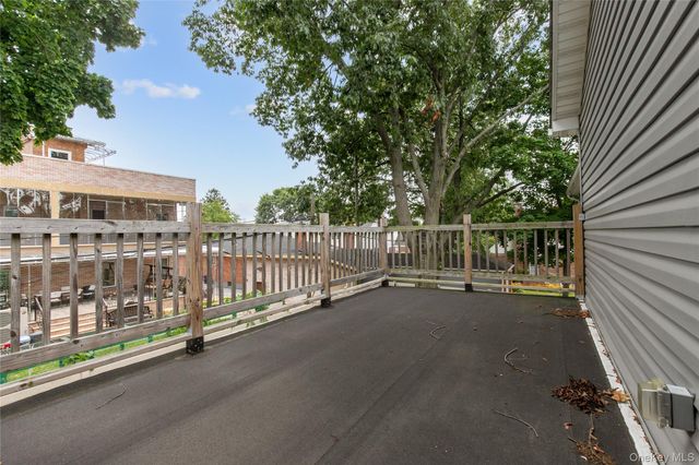 8015 Little Neck Parkway, Glen Oaks, NY 11004