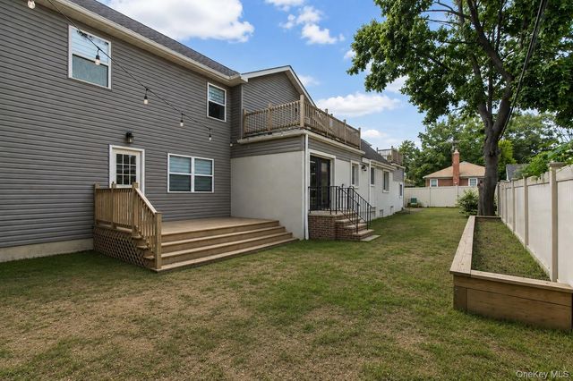 8015 Little Neck Parkway, Glen Oaks, NY 11004
