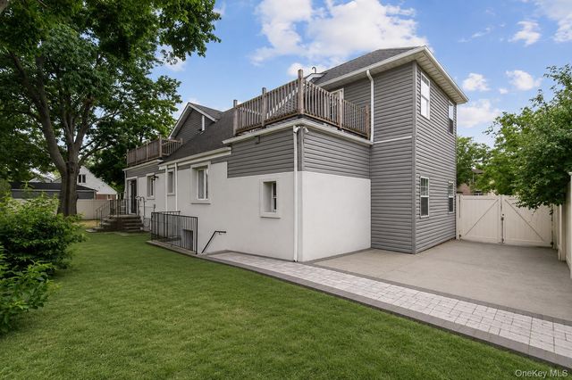 8015 Little Neck Parkway, Glen Oaks, NY 11004