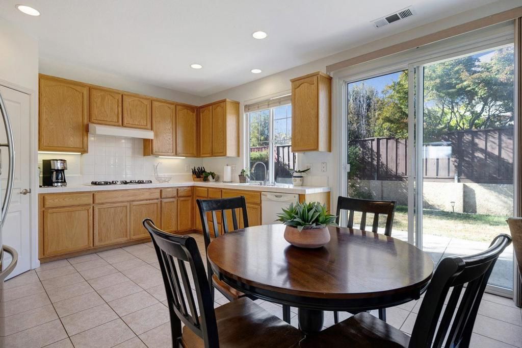 Image 10 of property listing at 28 Donna Adelle Court, San Jose, CA 95127