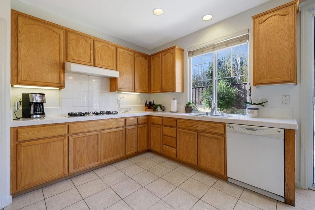Image 12 of property listing at 28 Donna Adelle Court, San Jose, CA 95127