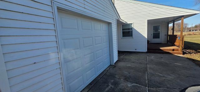 300 Central Avenue S, Hollandale, MN 56045