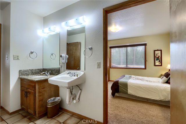 8041 Chilnualna Falls, Wawona, CA 95389