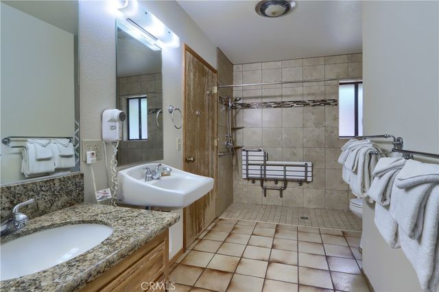 8041 Chilnualna Falls, Wawona, CA 95389