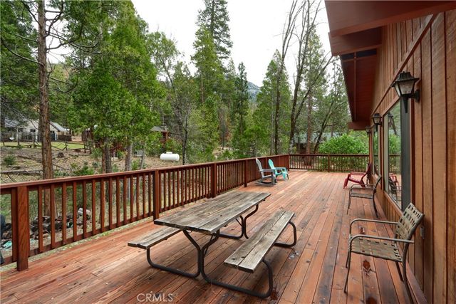 8041 Chilnualna Falls, Wawona, CA 95389
