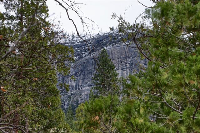 8041 Chilnualna Falls, Wawona, CA 95389