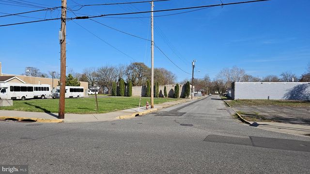 65 S BROAD ST, Penns Grove, NJ 08069