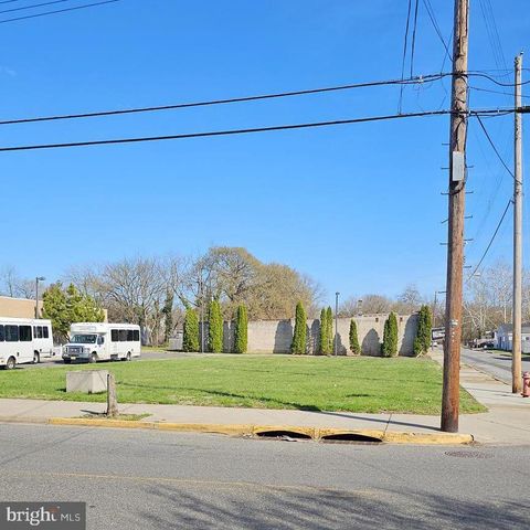 65 S BROAD ST, Penns Grove, NJ 08069