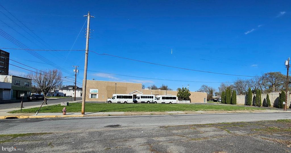 65 S BROAD ST, Penns Grove, NJ 08069