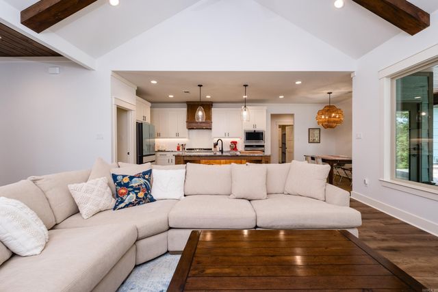 4032 Eagle Valley Drive, Benton, AR 72019