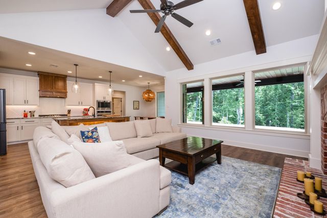 4032 Eagle Valley Drive, Benton, AR 72019