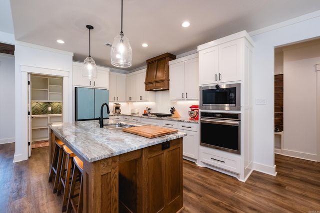 4032 Eagle Valley Drive, Benton, AR 72019