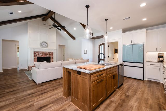 4032 Eagle Valley Drive, Benton, AR 72019