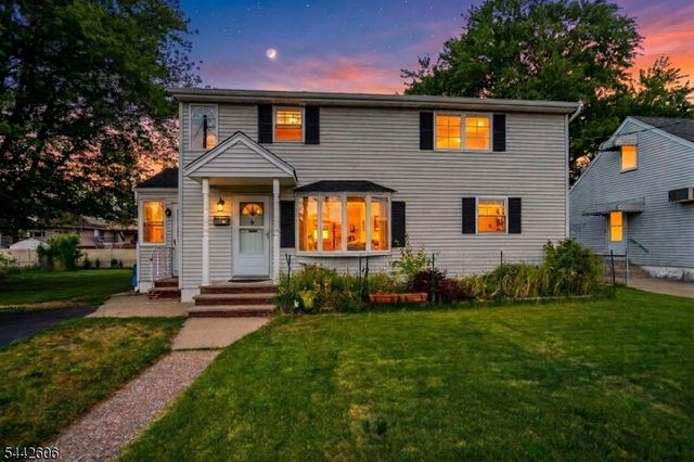 92 Anderson Ave, Totowa Boro, NJ 07512