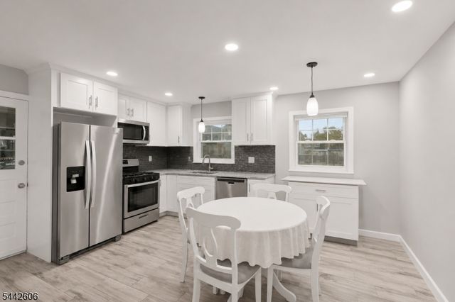 92 Anderson Ave, Totowa Boro, NJ 07512