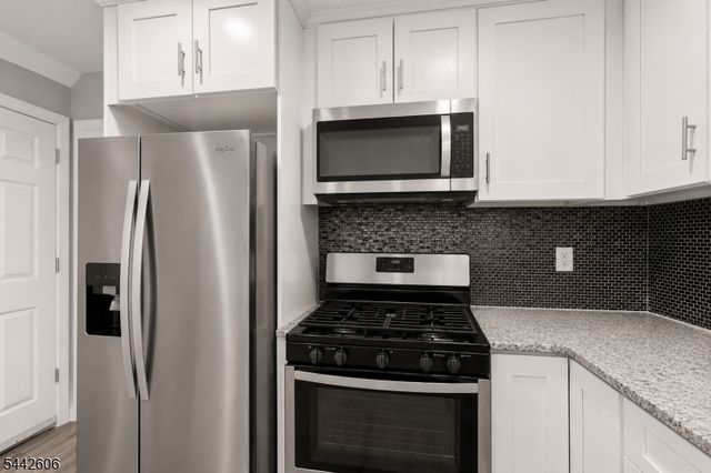 92 Anderson Ave, Totowa Boro, NJ 07512