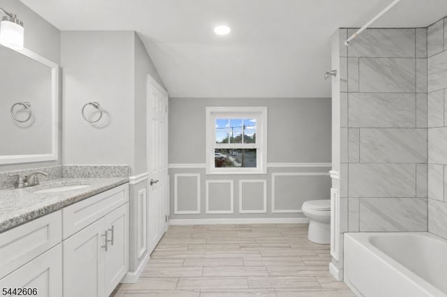 92 Anderson Ave, Totowa Boro, NJ 07512