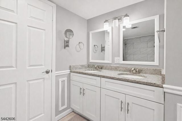 92 Anderson Ave, Totowa Boro, NJ 07512