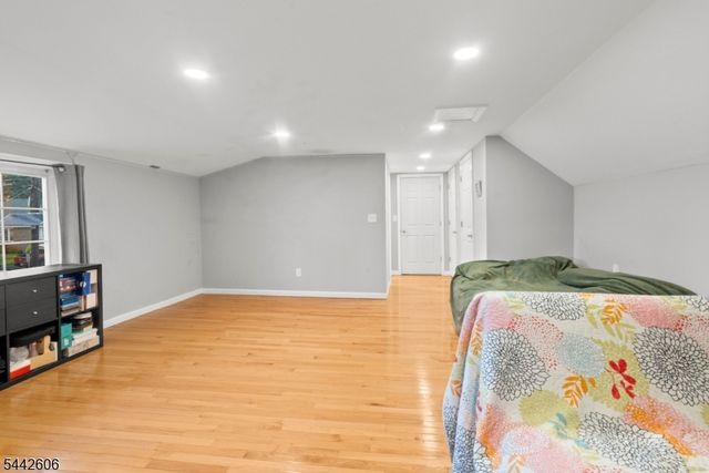 92 Anderson Ave, Totowa Boro, NJ 07512