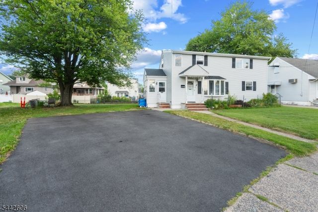 92 Anderson Ave, Totowa Boro, NJ 07512