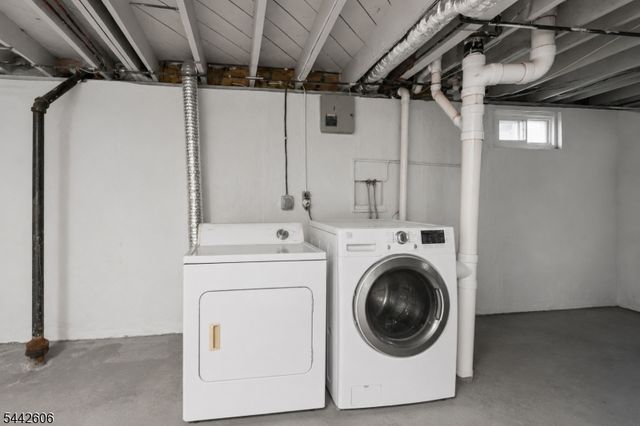 92 Anderson Ave, Totowa Boro, NJ 07512